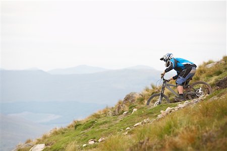 simsearch:853-06120449,k - Man Mountain Biking down Hill, Aonach Mor, Scotland Foto de stock - Sin royalties Premium, Código: 600-01110633