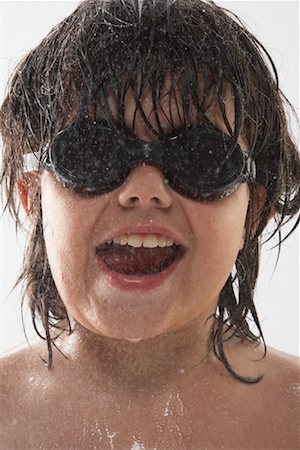 simsearch:600-01112023,k - Portrait de garçon portant Swimming Goggles Photographie de stock - Premium Libres de Droits, Code: 600-01112027