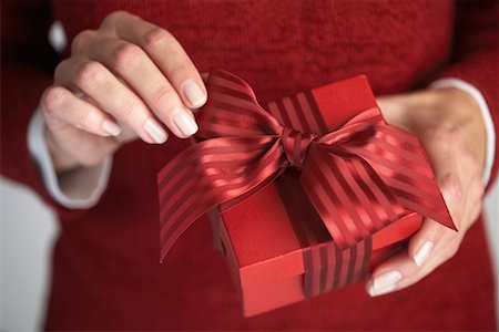 simsearch:600-02046034,k - Woman Adjusting Bow on Gift Stock Photo - Premium Royalty-Free, Code: 600-01124646