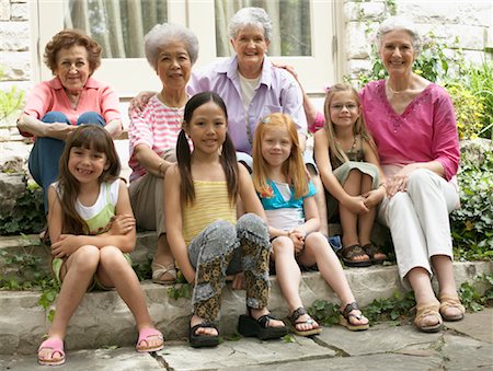 simsearch:700-03004336,k - Portrait of Grandmothers and Granddaughters Foto de stock - Sin royalties Premium, Código: 600-01120279