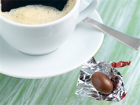 simsearch:700-03698239,k - Cup of Coffee and Chocolate Easter Egg Stock Photo - Premium Royalty-Free, Code: 600-01164726