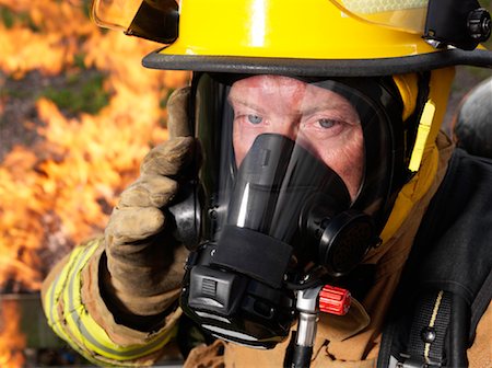 simsearch:700-06758378,k - Portrait de pompier Photographie de stock - Premium Libres de Droits, Code: 600-01172243