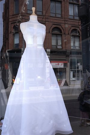 simsearch:700-03696805,k - Wedding Gown on Display at Store Stock Photo - Premium Royalty-Free, Code: 600-01173462