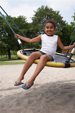 Fille sur la balançoire Photographie de stock - Premium Libres de Droits, Code: 600-01173623