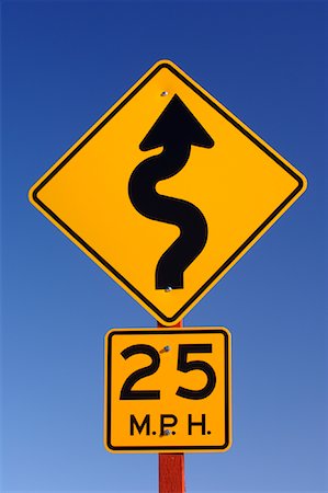 simsearch:600-01224026,k - Speed Limit and Winding Road Sign Foto de stock - Sin royalties Premium, Código: 600-01184321