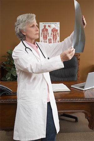 simsearch:700-03501276,k - Doctor Looking at X-Ray Stock Photo - Premium Royalty-Free, Code: 600-01194777