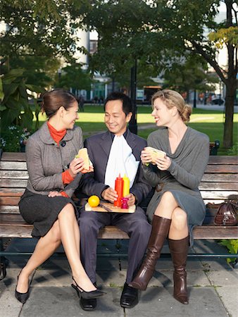simsearch:600-00910373,k - People Eating Lunch on Park Bench Stock Photo - Premium Royalty-Free, Code: 600-01194854