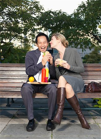 simsearch:600-00910373,k - People Eating Lunch on Park Bench Stock Photo - Premium Royalty-Free, Code: 600-01194853