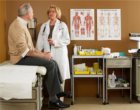 simsearch:700-00616589,k - Doctor Talking to Patient Stock Photo - Premium Royalty-Free, Code: 600-01195077