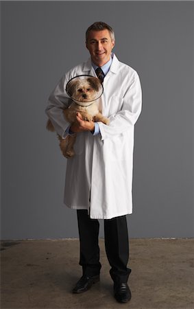 simsearch:600-01199053,k - Portrait du vétérinaire avec chien Photographie de stock - Premium Libres de Droits, Code: 600-01199170