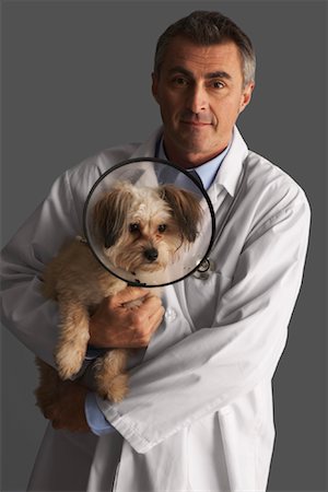 simsearch:600-01199053,k - Portrait du vétérinaire avec chien Photographie de stock - Premium Libres de Droits, Code: 600-01199171