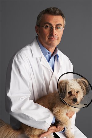 simsearch:600-01199053,k - Portrait du vétérinaire avec chien Photographie de stock - Premium Libres de Droits, Code: 600-01199180