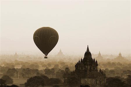 simsearch:873-06440549,k - Ballon à Air chaud au-dessus du Nord de Guni, Bagan, Myanmar Photographie de stock - Premium Libres de Droits, Code: 600-01223898