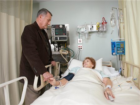 sympathy - Husband Visiting Wife in Hospital Foto de stock - Sin royalties Premium, Código: 600-01235406