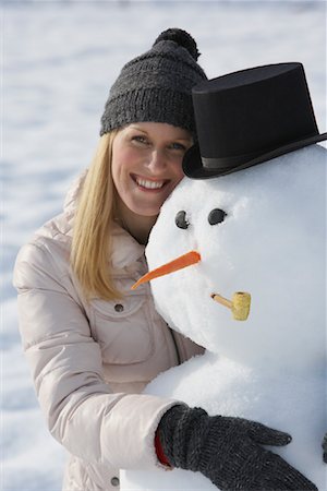 simsearch:600-01248341,k - Woman Hugging Snowman Foto de stock - Sin royalties Premium, Código: 600-01248342