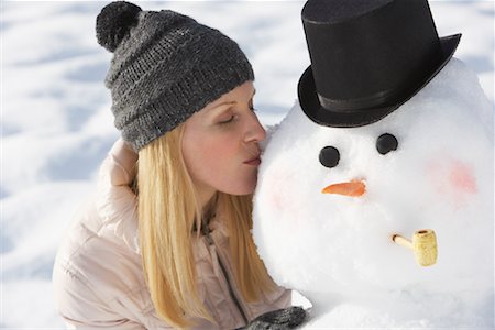simsearch:600-01248341,k - Woman Kissing Snowman Foto de stock - Sin royalties Premium, Código: 600-01248357