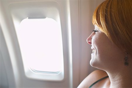 Woman Looking Out Airplane Window Foto de stock - Sin royalties Premium, Código: 600-01248429