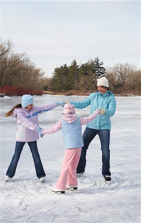 simsearch:600-01717666,k - Mother and Daughters Skating Stock Photo - Premium Royalty-Free, Code: 600-01249384