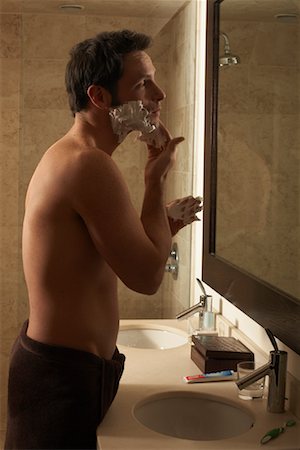 simsearch:700-00350110,k - Man Shaving in Bathroom Stock Photo - Premium Royalty-Free, Code: 600-01275478