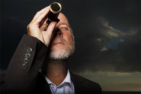 Man Looking Through Telescope Foto de stock - Sin royalties Premium, Código: 600-01374223