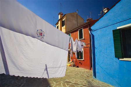 Clothesline in Village, Burano, Venice, Italy Stock Photo - Premium Royalty-Free, Code: 600-01378786