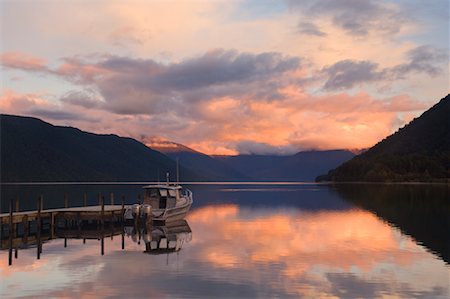 Lake Rotoroa, Nelson Lakes National Park, South Island, New Zealand Stock Photo - Premium Royalty-Free, Code: 600-01458351