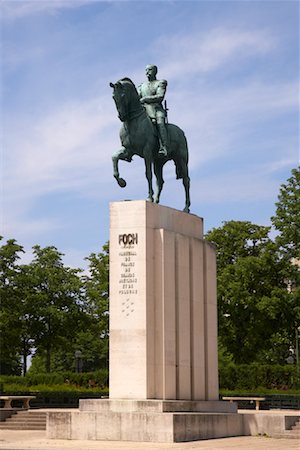 simsearch:600-01579379,k - Ferdinand Foch Statue, Trocadero, Paris, France Stock Photo - Premium Royalty-Free, Code: 600-01541010