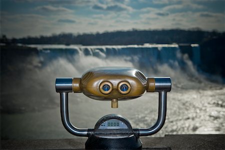 Coin-Operated Viewfinder, Niagara Falls, Ontario, Canada Stock Photo - Premium Royalty-Free, Code: 600-01585880