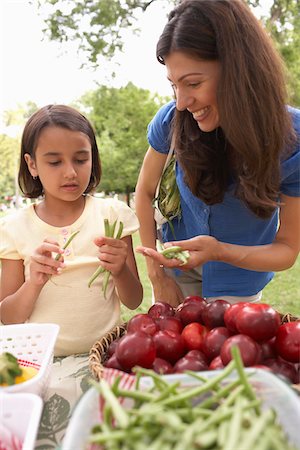 Mother and Daugther at Farmers Market Stock Photo - Premium Royalty-Free, Code: 600-01586351