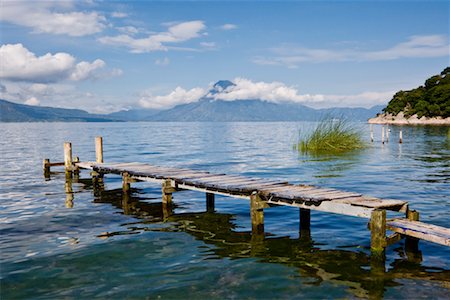 simsearch:862-07495921,k - Dock on Lake Atitlan, Santa Catarina Palopo, Guatemala Stock Photo - Premium Royalty-Free, Code: 600-01594040