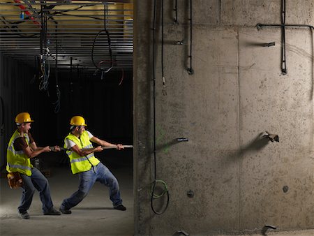 straining (overexertion) - Construction Workers Foto de stock - Sin royalties Premium, Código: 600-01593906