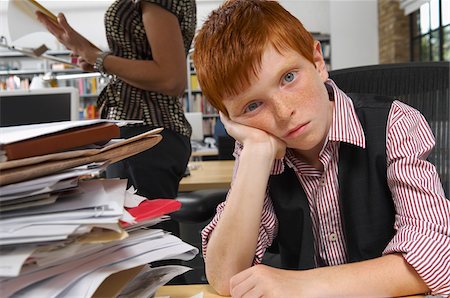 Boy Working in Office Foto de stock - Sin royalties Premium, Código: 600-01606431