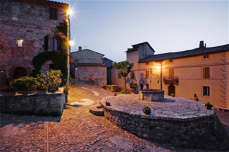 Village Square and Well, Rocca d'Orcia, Tuscany, Italy Stock Photo - Premium Royalty-Free, Code: 600-01606459