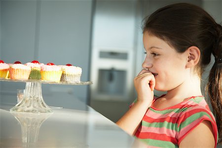 simsearch:600-02033679,k - Little Girl Looking at Cupcakes Stock Photo - Premium Royalty-Free, Code: 600-01606627