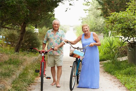 Couple With Bicycles Stock Photo - Premium Royalty-Free, Code: 600-01606787