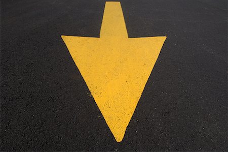 symbols of road signs - Flèche sur route Photographie de stock - Premium Libres de Droits, Code: 600-01606994