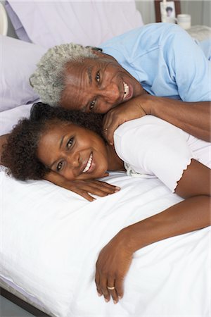 Couple au lit Photographie de stock - Premium Libres de Droits, Code: 600-01614069