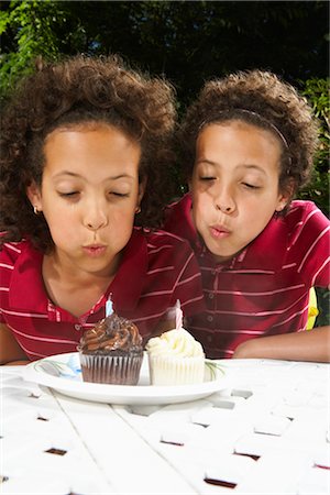 simsearch:700-02671245,k - Twin Sisters Blowing out Candles Stock Photo - Premium Royalty-Free, Code: 600-01614235