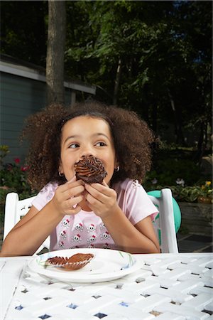 simsearch:600-01614238,k - Girl Eating Birthday Cupcake Stock Photo - Premium Royalty-Free, Code: 600-01614232