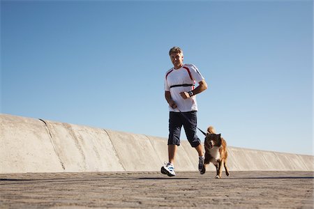 Man Jogging with Dog Photographie de stock - Premium Libres de Droits, Code: 600-01614566