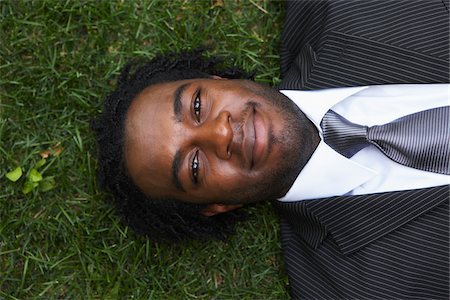 sunning - Businessman Lying in the Grass Photographie de stock - Premium Libres de Droits, Code: 600-01615297