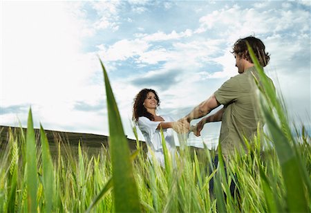 Couple in Field Stock Photo - Premium Royalty-Free, Code: 600-01616929