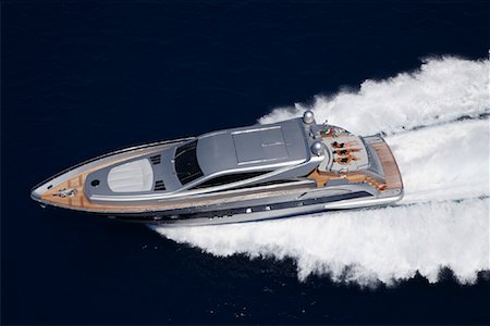 Aerial View of Luxury Yacht Stock Photo - Premium Royalty-Free, Code: 600-01633128