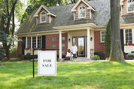 Family on Porch of Home for Sale Stock Photo - Premium Royalty-Free, Code: 600-01644704