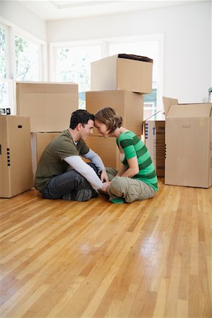 simsearch:700-01109929,k - Couple Moving Into New Home Stock Photo - Premium Royalty-Free, Code: 600-01694085