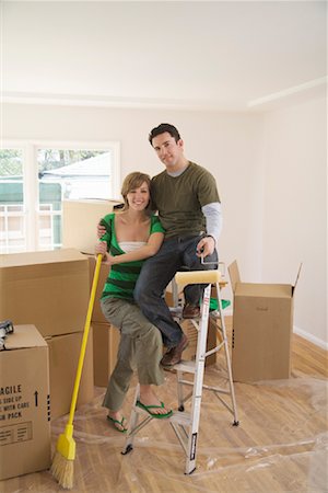 Couple d'emménager dans une nouvelle maison Photographie de stock - Premium Libres de Droits, Code: 600-01694092