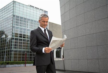 Businessman Reading Newspaper, Amsterdam, Netherlands Foto de stock - Sin royalties Premium, Código: 600-01695556