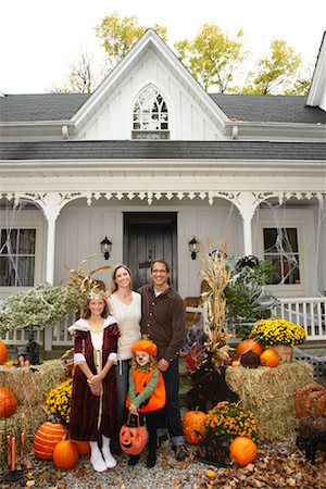 simsearch:693-06435898,k - Portrait of Family Standing in Front of House at Halloween Stock Photo - Premium Royalty-Free, Code: 600-01717688