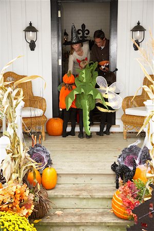 Children Trick or Treating at Halloween Stock Photo - Premium Royalty-Free, Code: 600-01717694