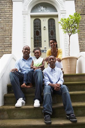 Family on Porch Foto de stock - Sin royalties Premium, Código: 600-01717972